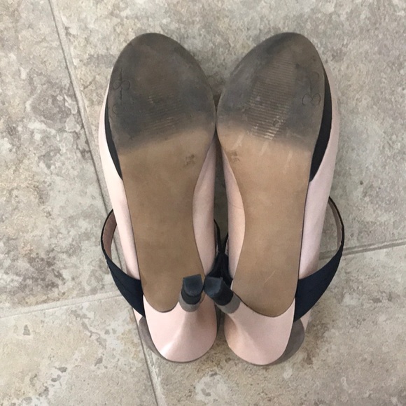 Shoe - Picture 2 of 3